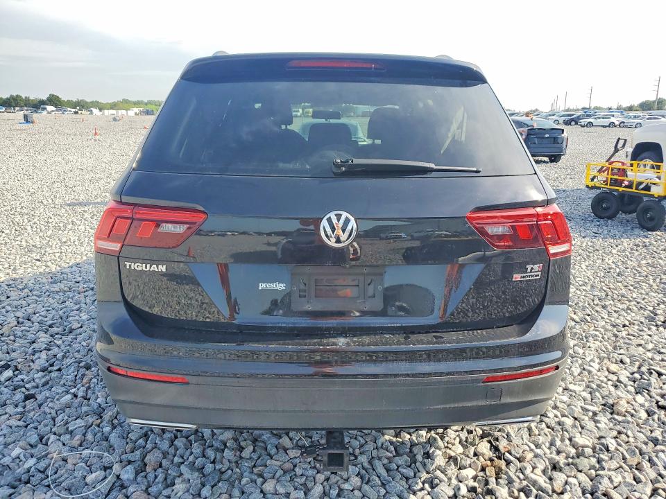 62070626 :رقم المزاد ، 3VV0B7AX8JM083238 vin ، 2018 Volkswagen Tiguan مزاد بيع