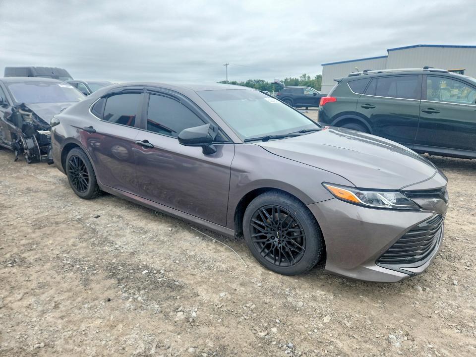 Продажа на аукционе авто 2018 Toyota Camry, vin: 4T1B11HK6JU017604, номер лота: 63224276