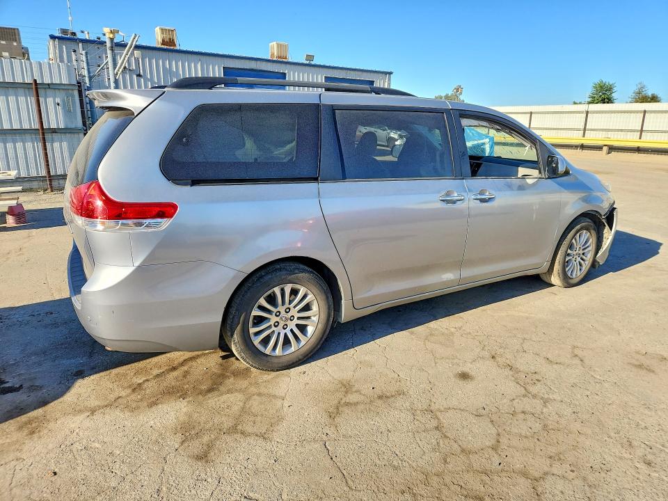 Продажа на аукционе авто 2011 Toyota Sienna, vin: 5TDYK3DC4BS062939, номер лота: 62302926