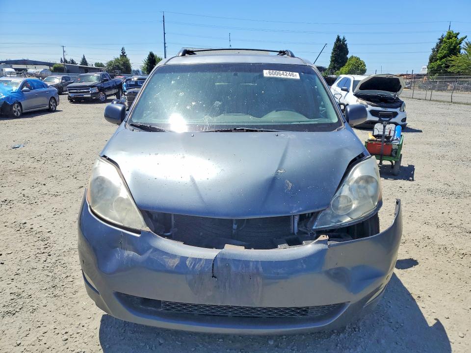 60064246 :رقم المزاد ، 5TDYK4CC0AS298039 vin ، 2010 Toyota Sienna مزاد بيع