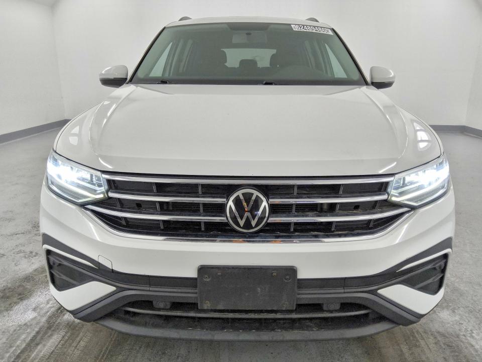 62489486 :رقم المزاد ، 3VV1B7AX7NM083077 vin ، 2022 Volkswagen Tiguan مزاد بيع
