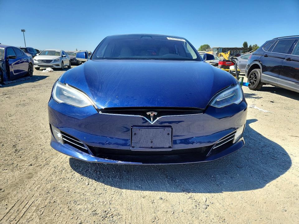 2018 Tesla Model S მანქანა იყიდება აუქციონზე, vin: 5YJSA1E28JF282820, აუქციონის ნომერი: 61878856