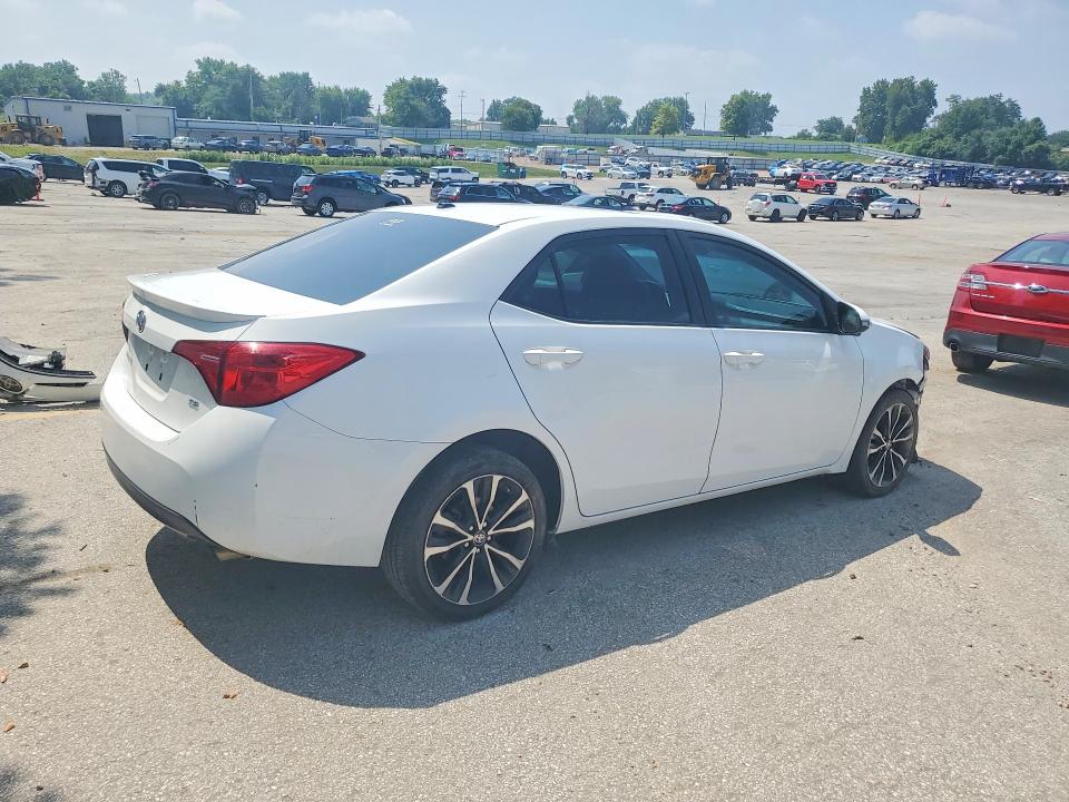 Aukcja sprzedaży 2017 Toyota Corolla, vin: 5YFBURHE1HP690747, numer aukcji: 61743566