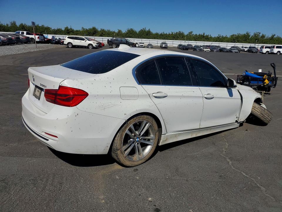 61614306 :رقم المزاد ، WBA8B9G54JNV00196 vin ، 2018 Bmw 330 مزاد بيع
