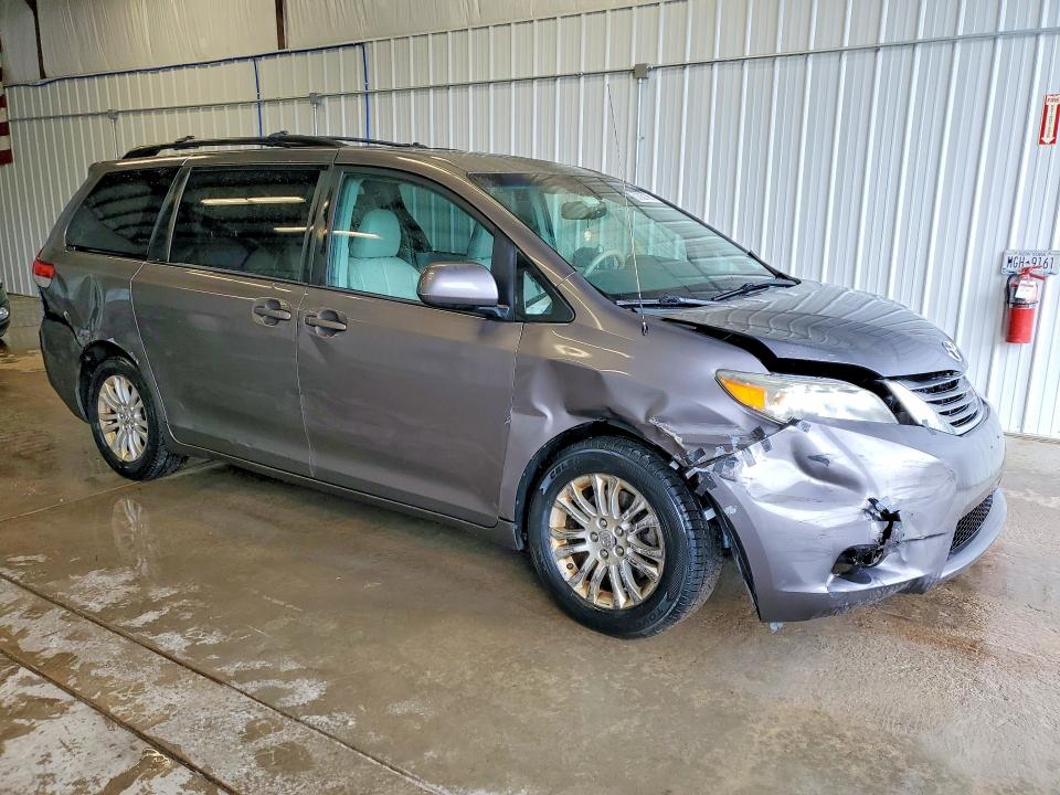 Aukcja sprzedaży 2011 Toyota Sienna, vin: 5TDYK3DC0BS111196, numer aukcji: 62382166