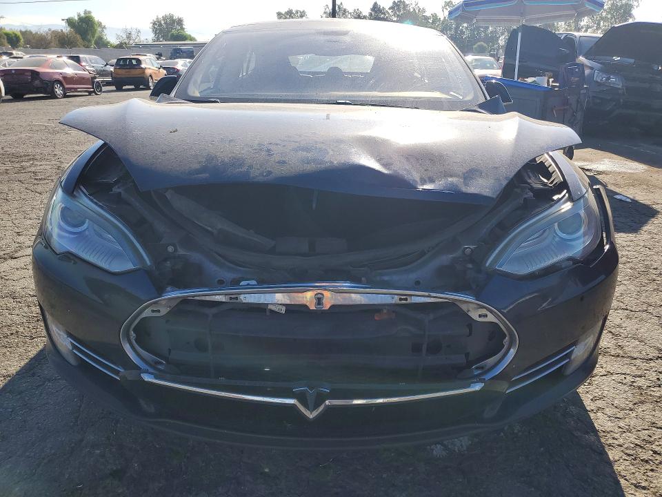 60838156 :رقم المزاد ، 5YJSA1S17EFP32698 vin ، 2014 Tesla Model S مزاد بيع