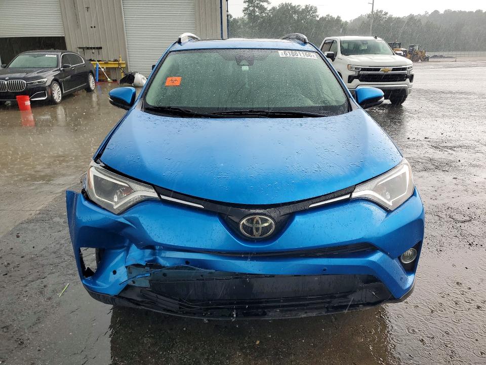 Продаж на аукціоні авто 2017 Toyota Rav4, vin: JTMWFREV8HJ707788, номер лоту: 61861166