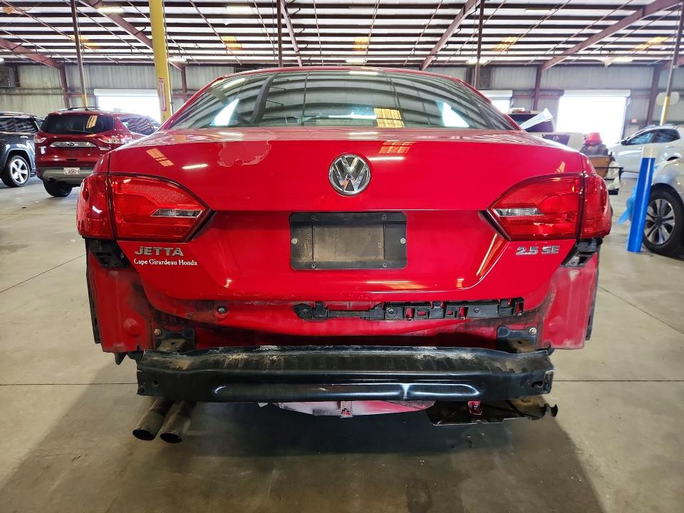 61334926 :رقم المزاد ، 3VWDP7AJ9DM377472 vin ، 2013 Volkswagen Jetta مزاد بيع