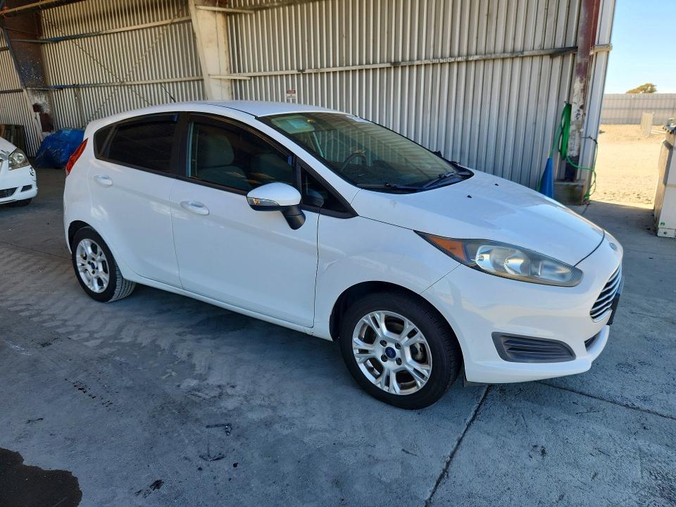 62068146 :رقم المزاد ، 3FADP4EJ8FM195914 vin ، 2015 Ford Fiesta مزاد بيع