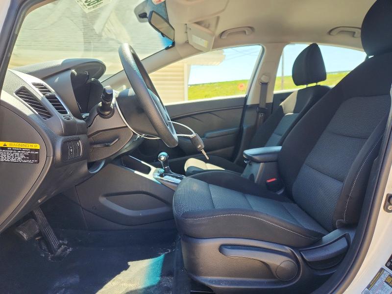 63027916 :رقم المزاد ، 3KPFK4A77HE110120 vin ، 2017 Kia Forte مزاد بيع