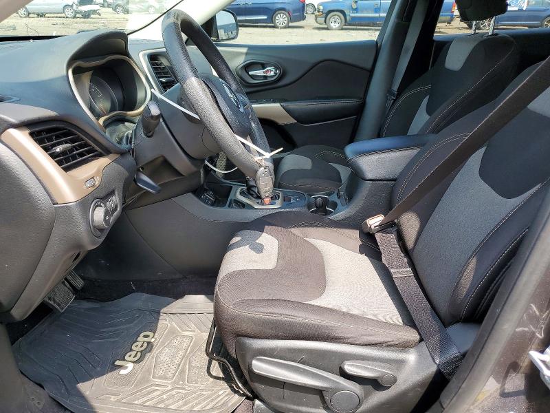 60388466 :رقم المزاد ، 1C4PJLCB2JD606291 vin ، 2018 Jeep Cherokee مزاد بيع