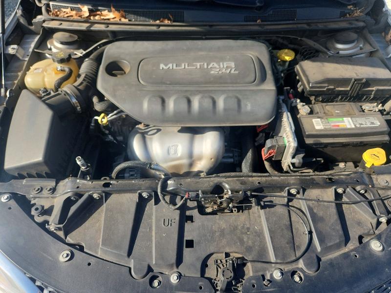 61946456 :رقم المزاد ، 1C3CCCABXFN686487 vin ، 2015 Chrysler 200 مزاد بيع