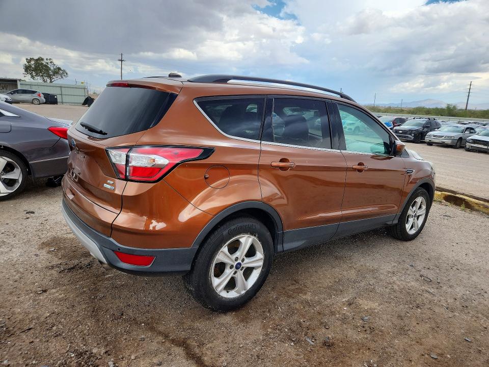 Продажа на аукционе авто 2017 Ford Escape, vin: 1FMCU9GD6HUD45385, номер лота: 61047096