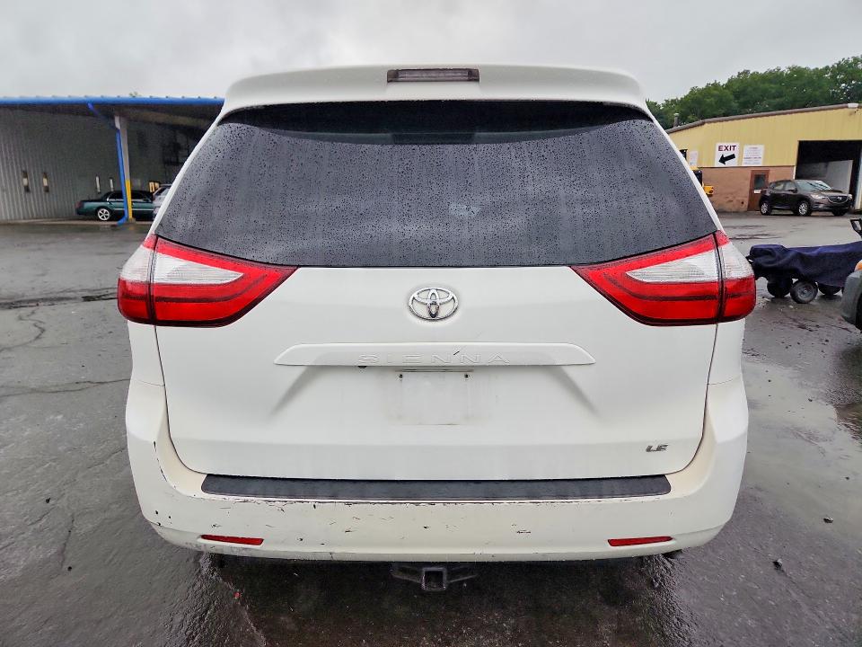 2015 Toyota Sienna მანქანა იყიდება აუქციონზე, vin: 5TDKK3DC4FS571943, აუქციონის ნომერი: 61899216