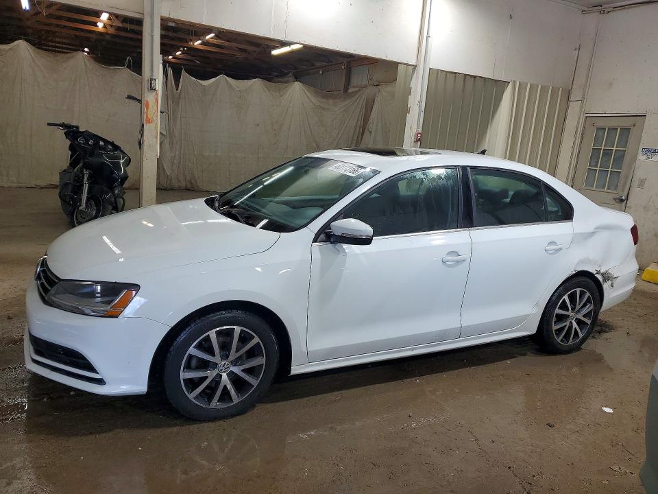 63173166 :رقم المزاد ، 3VWDB7AJ2HM295720 vin ، 2017 Volkswagen Jetta مزاد بيع