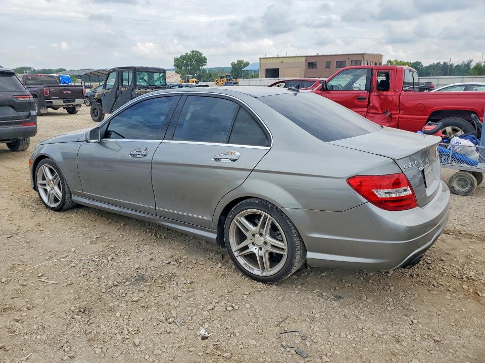 2013 Mercedes-benz C მანქანა იყიდება აუქციონზე, vin: WDDGF4HB0DR300591, აუქციონის ნომერი: 63215366