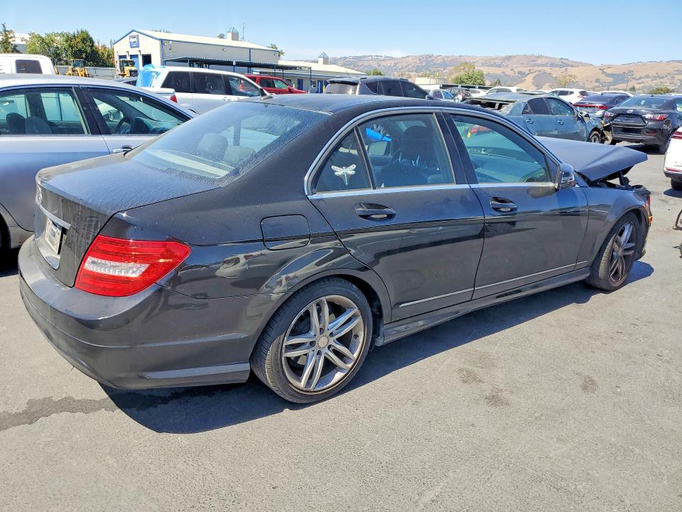 2014 Mercedes-benz C მანქანა იყიდება აუქციონზე, vin: WDDGF4HB8EA945697, აუქციონის ნომერი: 63071706