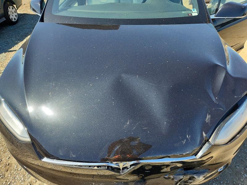 62472526 :رقم المزاد ، 5YJXCAE25HF065882 vin ، 2017 Tesla Model X مزاد بيع