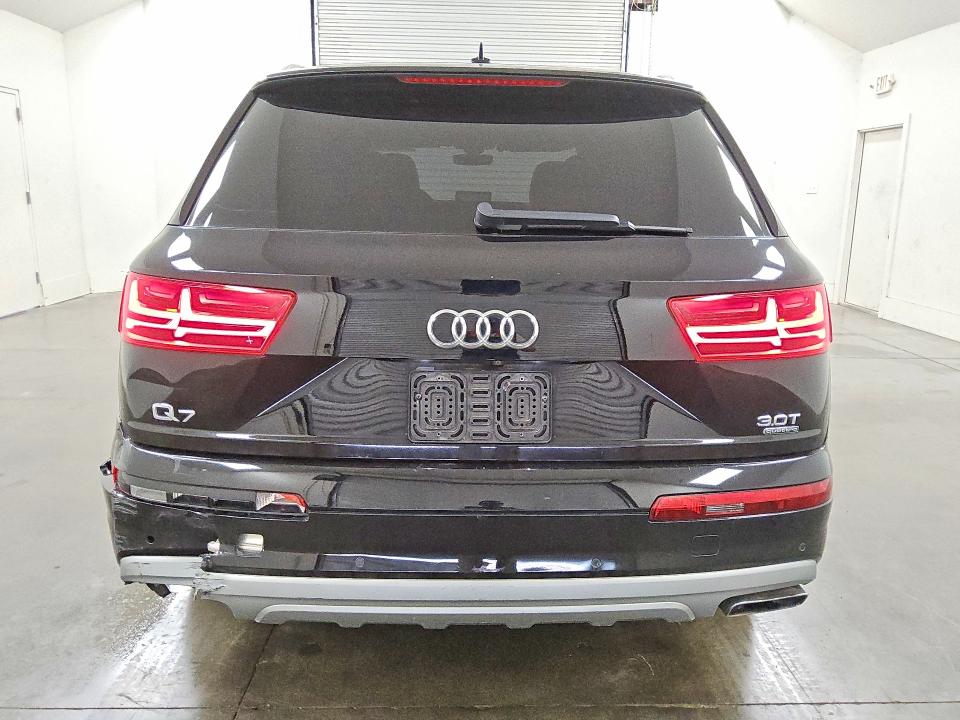 2017 Audi Q7 მანქანა იყიდება აუქციონზე, vin: WA1LAAF78HD043150, აუქციონის ნომერი: 57893096