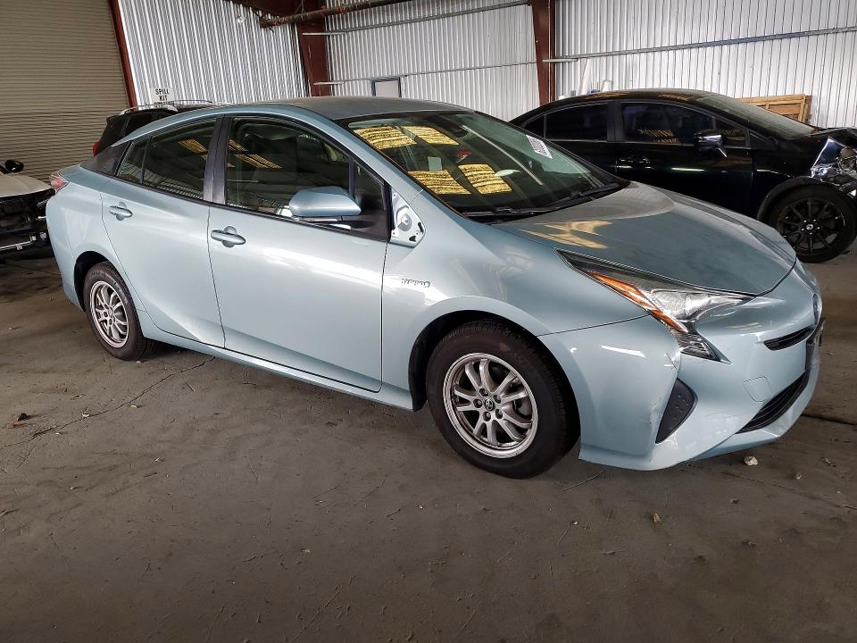 62002066 :رقم المزاد ، JTDKBRFUXH3567618 vin ، 2017 Toyota Prius مزاد بيع