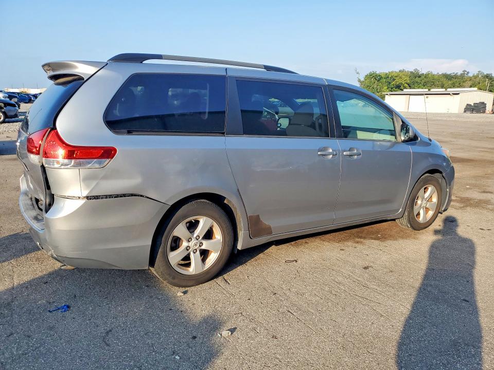 2012 Toyota Sienna მანქანა იყიდება აუქციონზე, vin: 5TDKK3DCXCS270654, აუქციონის ნომერი: 63538846