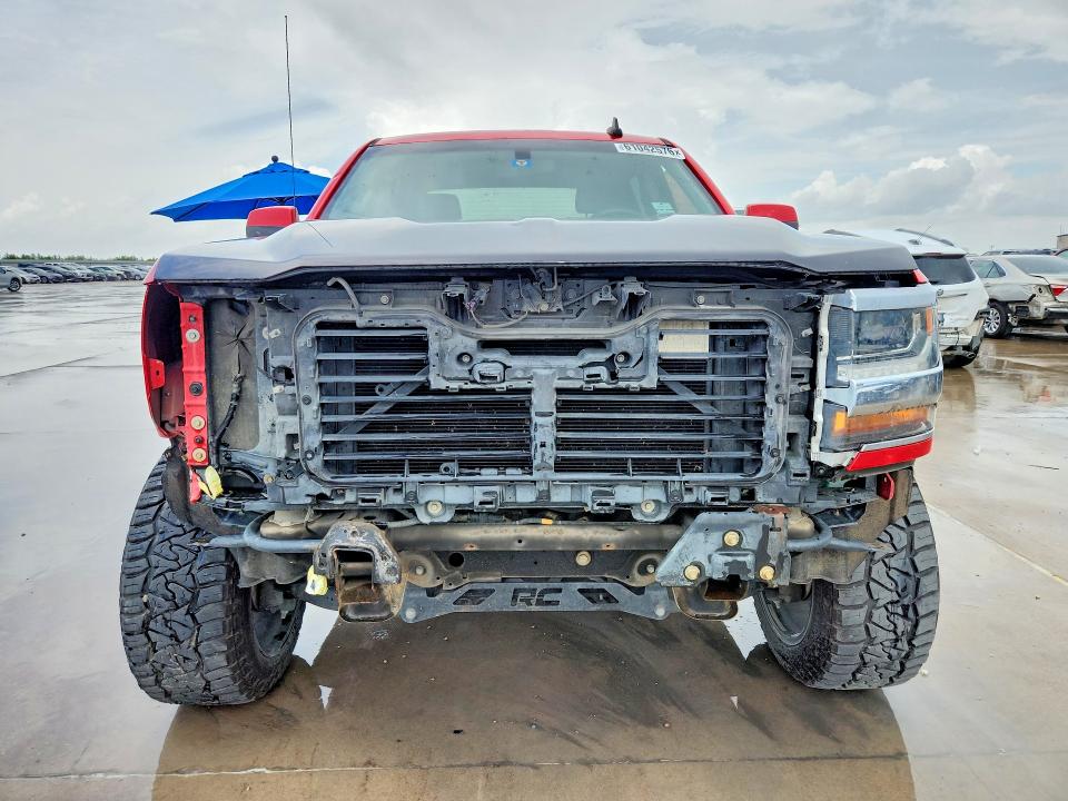 61042576 :رقم المزاد ، 3GCPCREC3JG422564 vin ، 2018 Chevrolet Silverado مزاد بيع
