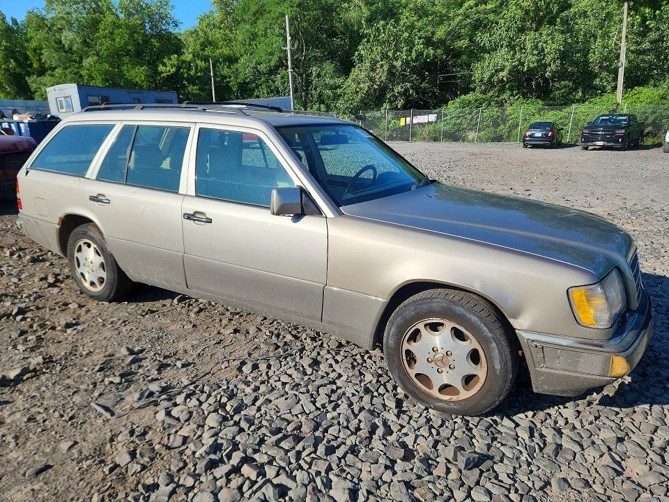 61929746 :رقم المزاد ، WDBEA92E4SF319352 vin ، 1995 Mercedes-benz E مزاد بيع
