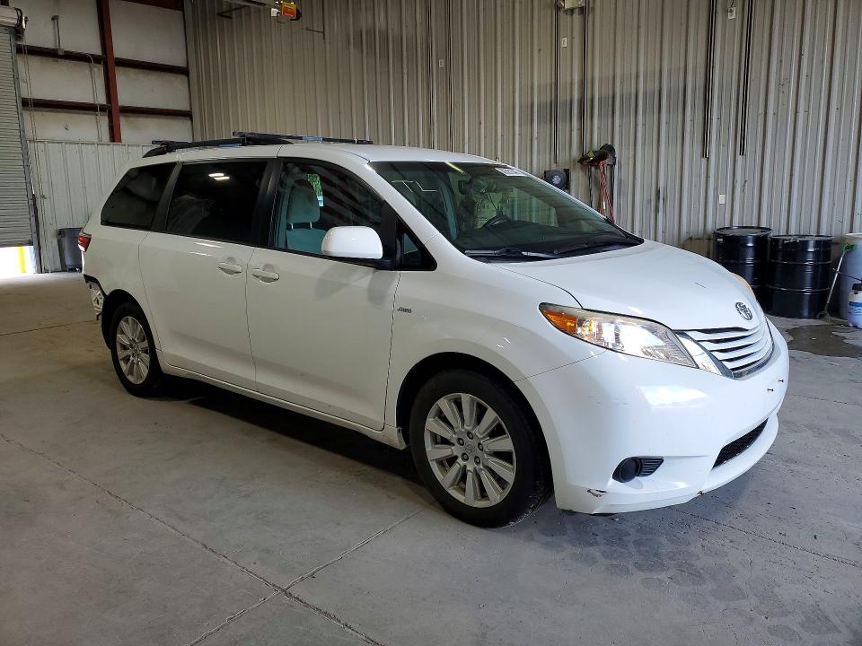 60561546 :رقم المزاد ، 5TDJZ3DCXHS167295 vin ، 2017 Toyota Sienna مزاد بيع