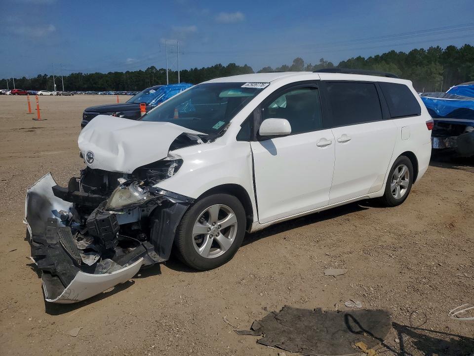 Aukcja sprzedaży 2017 Toyota Sienna, vin: 5TDKZ3DC1HS799543, numer aukcji: 62939776