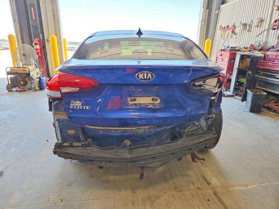 59820096 :رقم المزاد ، 3KPFK4A76HE156554 vin ، 2017 Kia Forte مزاد بيع