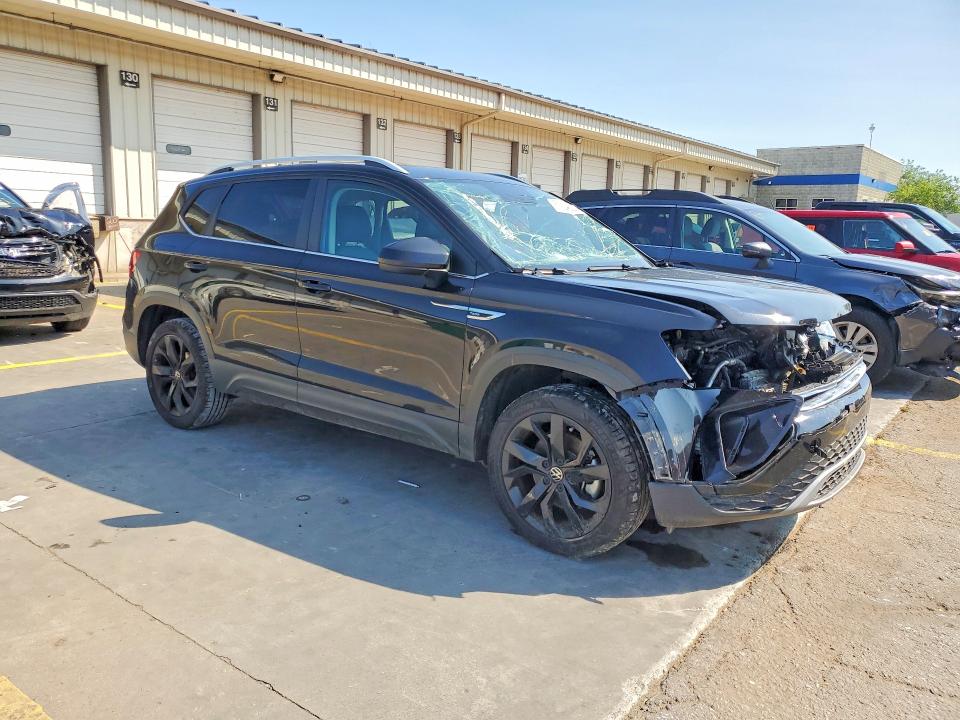 61054686 :رقم المزاد ، 3VVLX7B26NM048849 vin ، 2022 Volkswagen Taos مزاد بيع