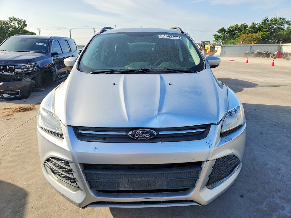 61002306 :رقم المزاد ، 1FMCU0G90FUC88427 vin ، 2015 Ford Escape مزاد بيع