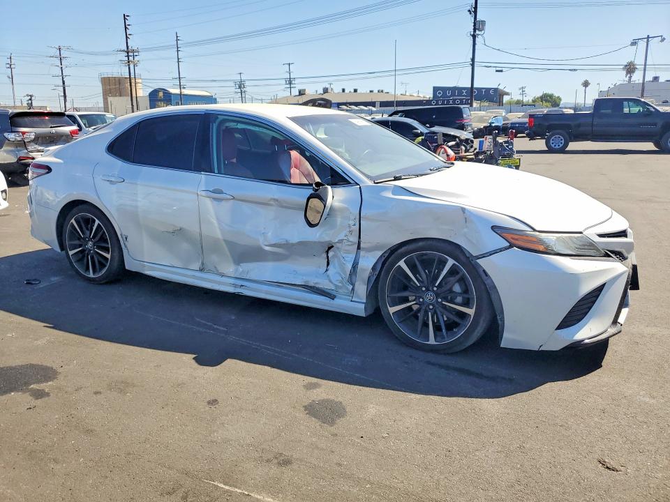 59676506 :رقم المزاد ، 4T1B61HK6KU796845 vin ، 2019 Toyota Camry مزاد بيع