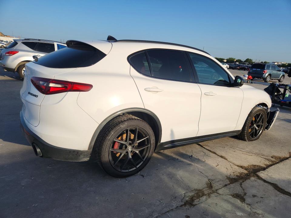 61198316 :رقم المزاد ، ZASPAKBN7L7C75514 vin ، 2020 Alfa Romeo Stelvio مزاد بيع