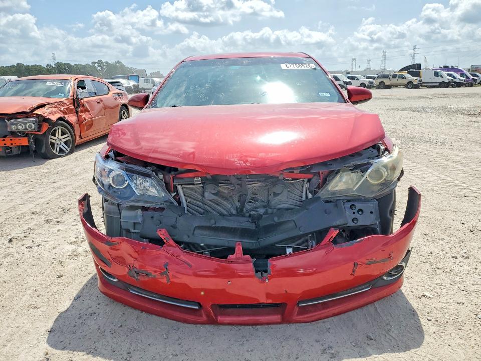 62768526 :رقم المزاد ، 4T1BF1FK2EU819741 vin ، 2014 Toyota Camry مزاد بيع