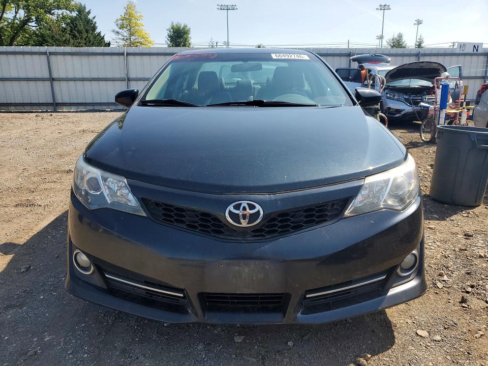 60492746 :رقم المزاد ، 4T1BF1FK8CU124435 vin ، 2012 Toyota Camry مزاد بيع
