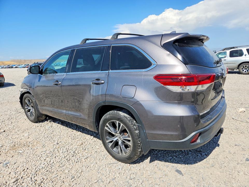 2018 Toyota Highlander მანქანა იყიდება აუქციონზე, vin: 5TDBZRFH3JS499343, აუქციონის ნომერი: 61959046
