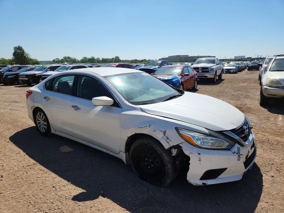 Продаж на аукціоні авто 2017 Nissan Altima, vin: 1N4AL3AP3HN328767, номер лоту: 60677226