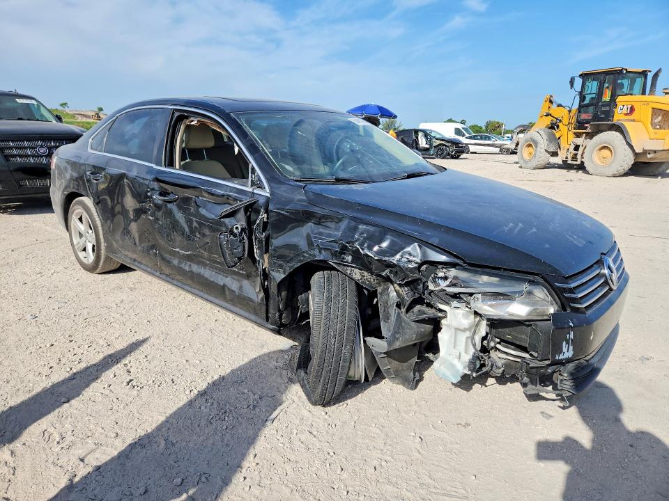 61401106 :رقم المزاد ، 1VWBH7A32DC025227 vin ، 2013 Volkswagen Passat مزاد بيع