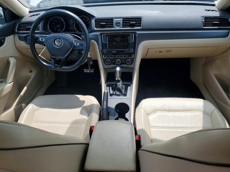 61964396 :رقم المزاد ، 1VWDT7A30HC044887 vin ، 2017 Volkswagen Passat مزاد بيع