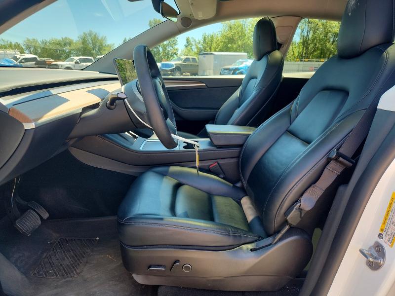 60512686 :رقم المزاد ، 7SAYGDEE8NF558491 vin ، 2022 Tesla Model Y مزاد بيع
