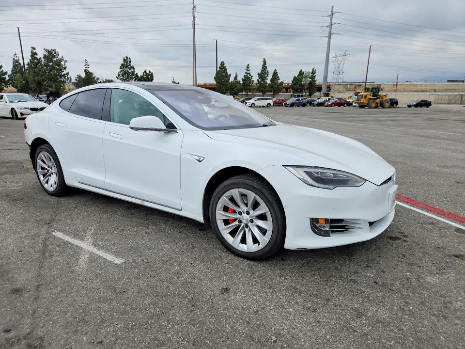 58843956 :رقم المزاد ، 5YJSA1E47GF145197 vin ، 2016 Tesla Model S مزاد بيع