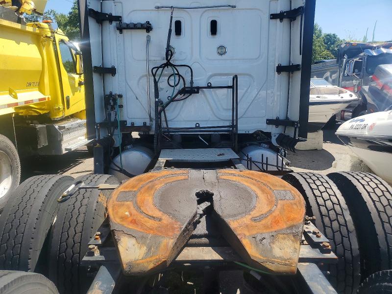 61787596 :رقم المزاد ، 3AKJHHDR3MSMK4374 vin ، 2021 Freightliner Cascadia 126 مزاد بيع