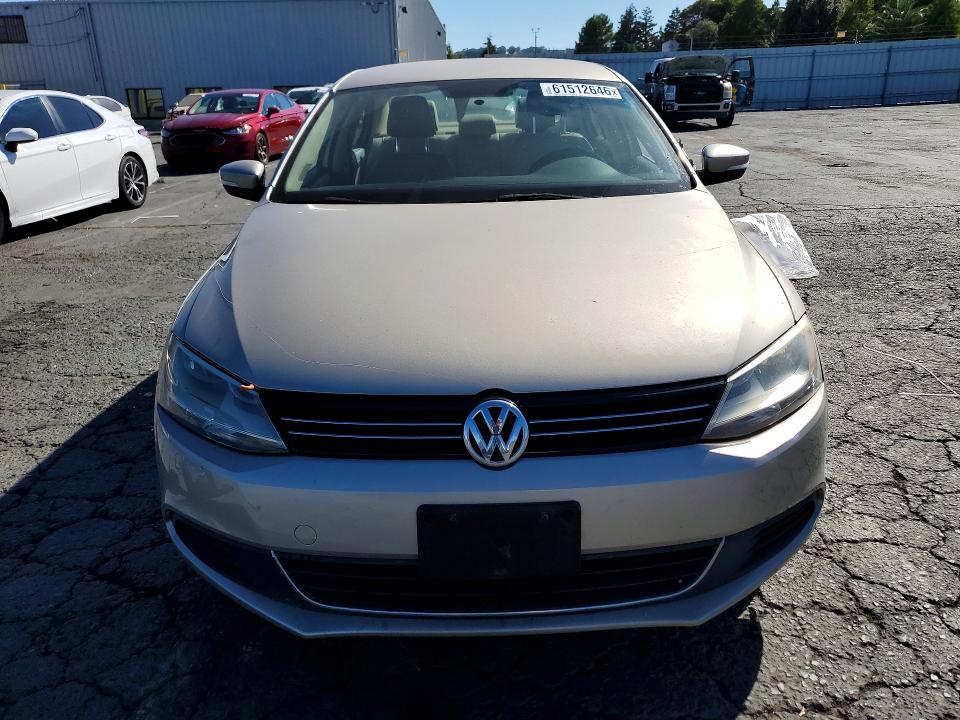 61512646 :رقم المزاد ، 3VWD17AJ1EM242621 vin ، 2014 Volkswagen Jetta مزاد بيع
