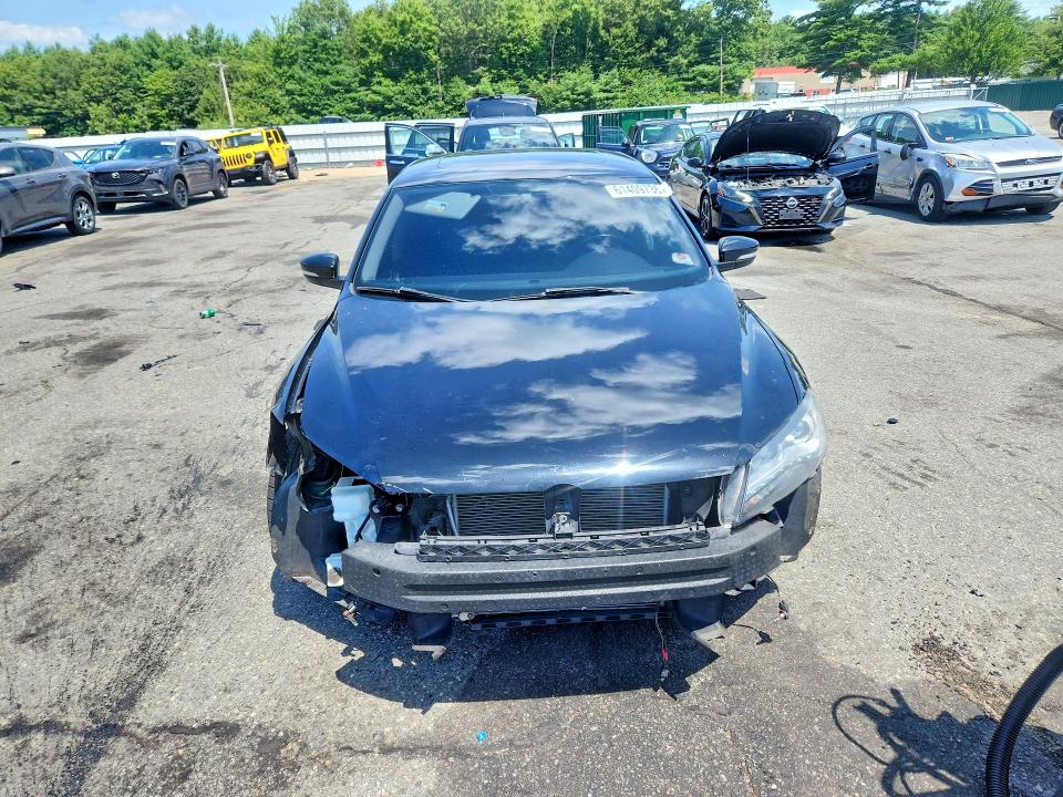 61409736 :رقم المزاد ، 1VWBT7A30FC047549 vin ، 2015 Volkswagen Passat مزاد بيع