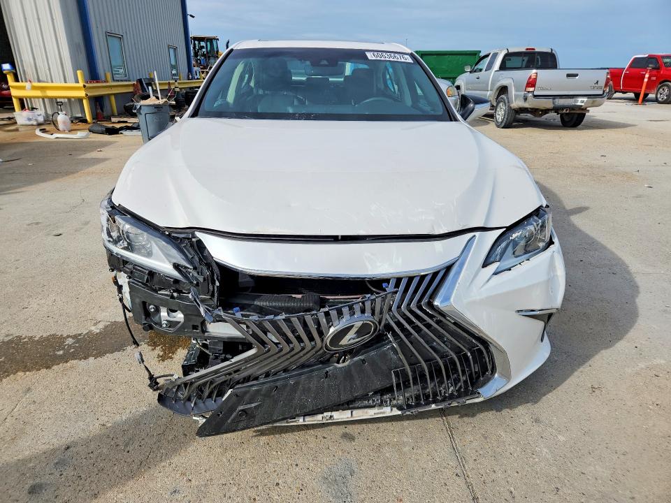 60636676 :رقم المزاد ، 58ADZ1B18LU071340 vin ، 2020 Lexus Es مزاد بيع