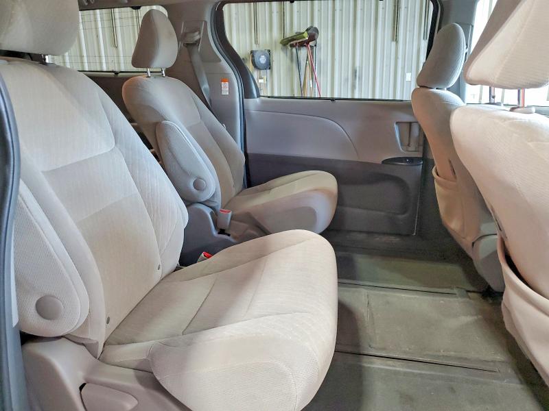 60561546 :رقم المزاد ، 5TDJZ3DCXHS167295 vin ، 2017 Toyota Sienna مزاد بيع