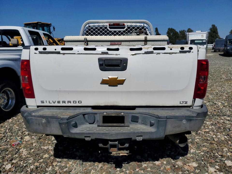 62355906 :رقم المزاد ، 1GC4K1C80EF131890 vin ، 2014 Chevrolet Silverado مزاد بيع