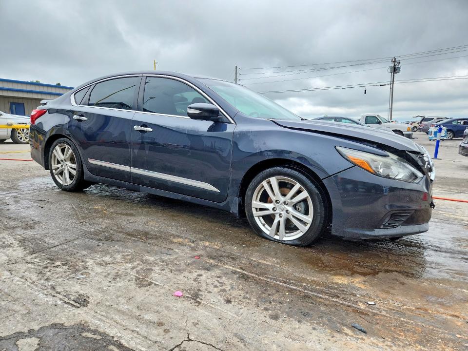 Продажа на аукционе авто 2017 Nissan Altima, vin: 1N4BL3AP4HC174666, номер лота: 60851776