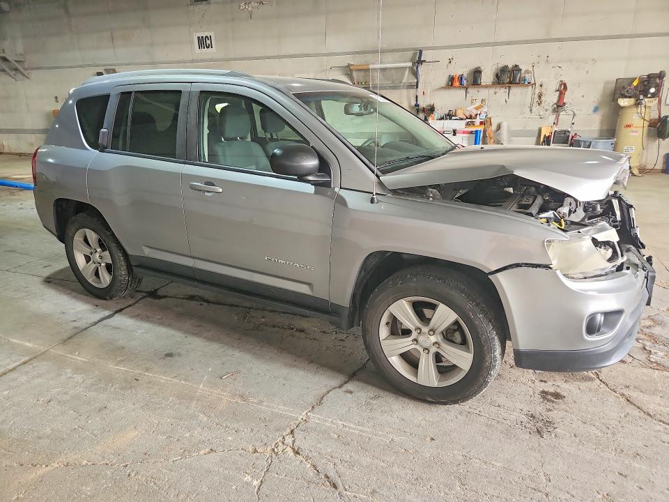 61320526 :رقم المزاد ، 1C4NJDBB0GD662611 vin ، 2016 Jeep Compass مزاد بيع